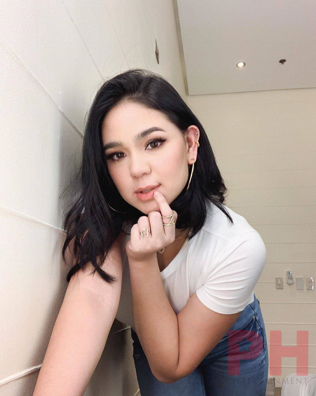 Mikee Quintos, iwas inggit na PH Entertainment Philippine Entertainment